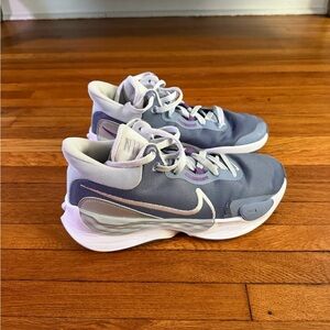 Men’s 7.5 (women’s 9) renew elevate 3 Nike